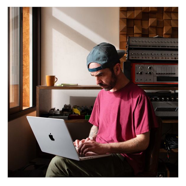 Apple MacBook Pro (2023)  - 512 Go SSD - 16 Go  RAM - écran Liquid Retina XDR 16 pouces - puce Apple M2 Pro - CPU 12 cœurs - GPU 19 cœurs - Garantie 12 Mois ( Livré sous 2 semaines )